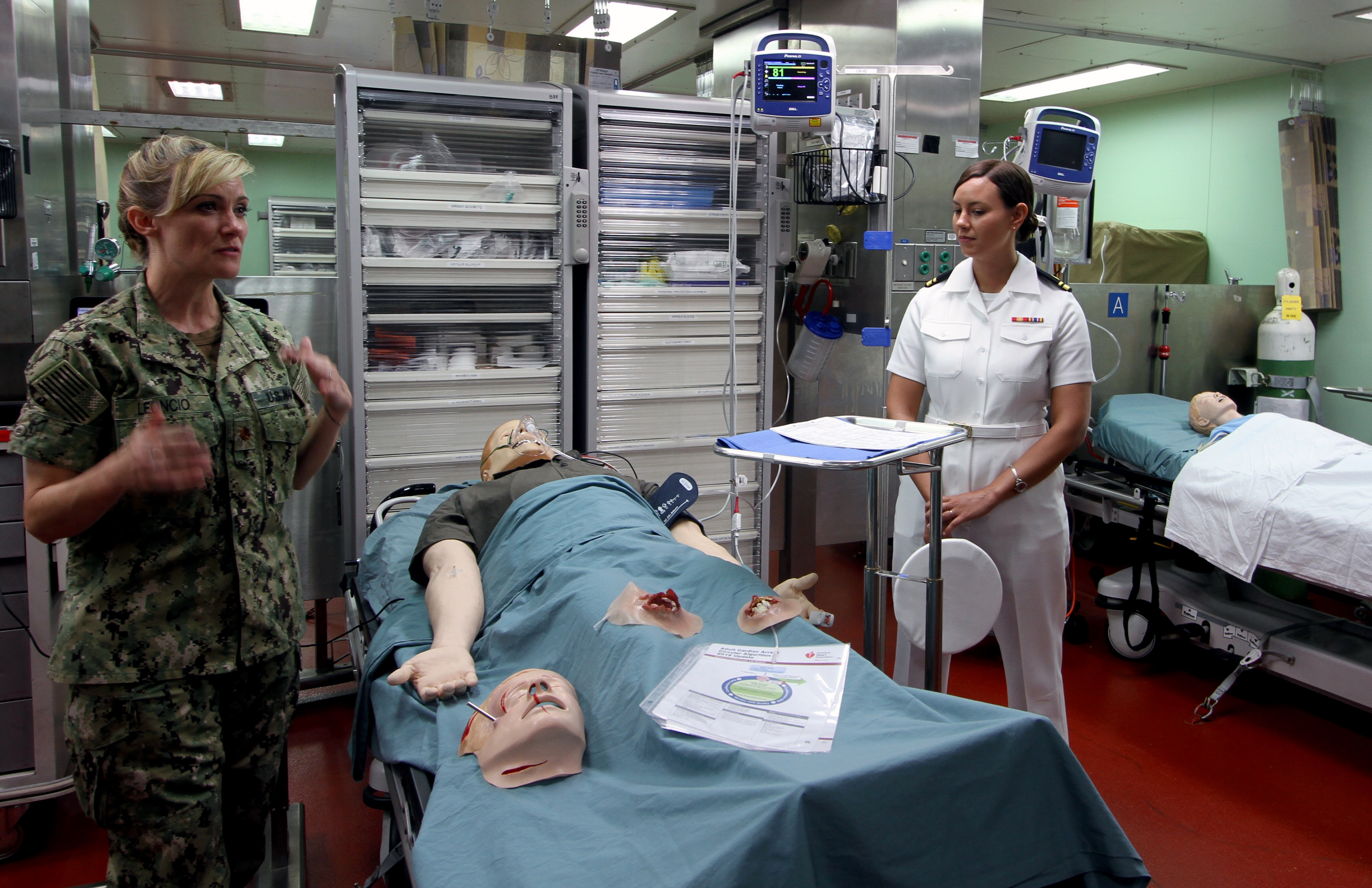 Tau 'sieu benh vien' cua Hai quan My den Nha Trang hinh anh