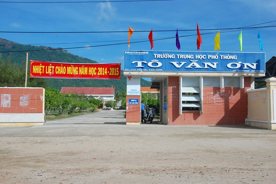 Nam sinh lop 10 doat mang ban hoc cung khoi hinh anh