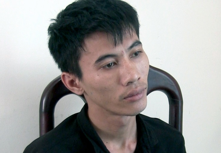 Nam cong nhan bi bat vi cuop tai san hinh anh