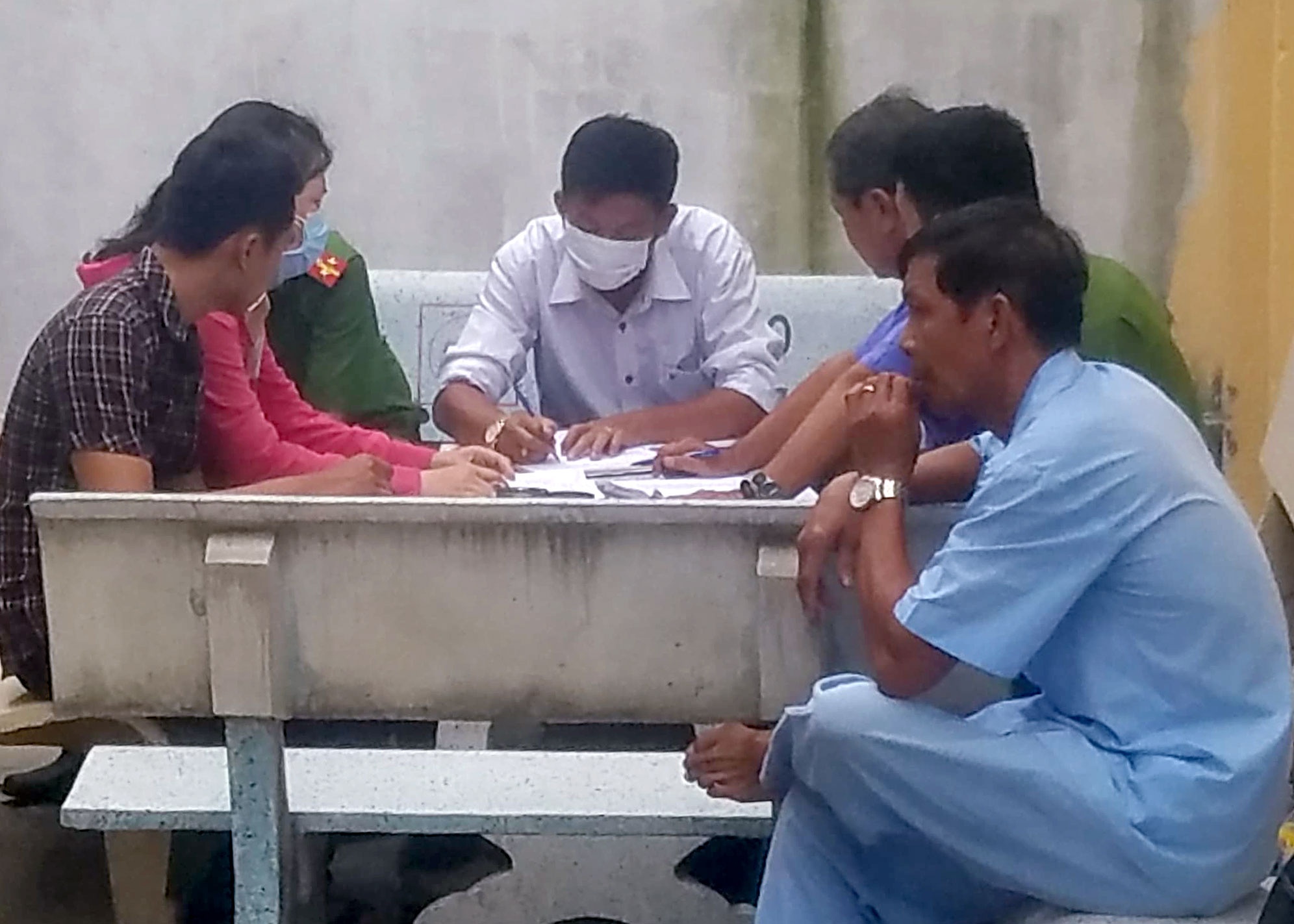 Xac dinh nguyen nhan cai chet cua be gai 4 tuoi tai nha tre tu hinh anh