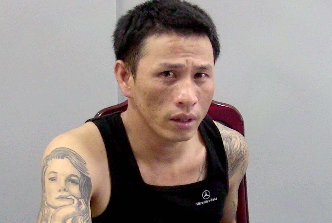 Mang 2 qua min, 9 vien dan vao nha nghi hinh anh