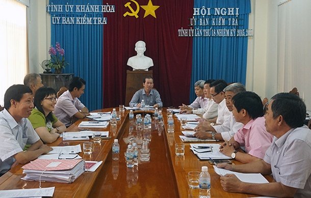 Ky luat Truong ban Dan van Thanh uy Cam Ranh hinh anh