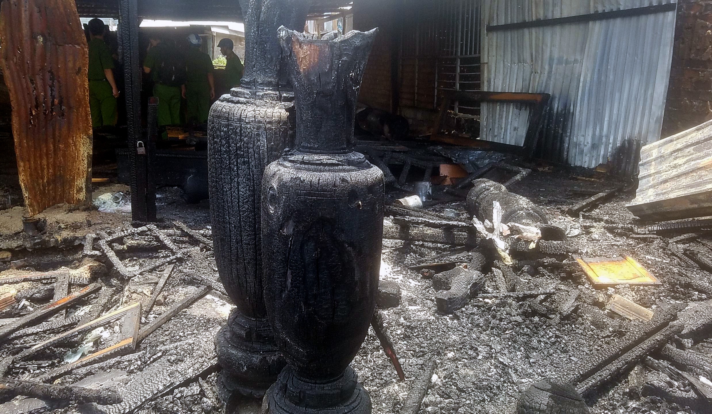 Xuong go bi thieu rui, thiet hai hang ty dong hinh anh