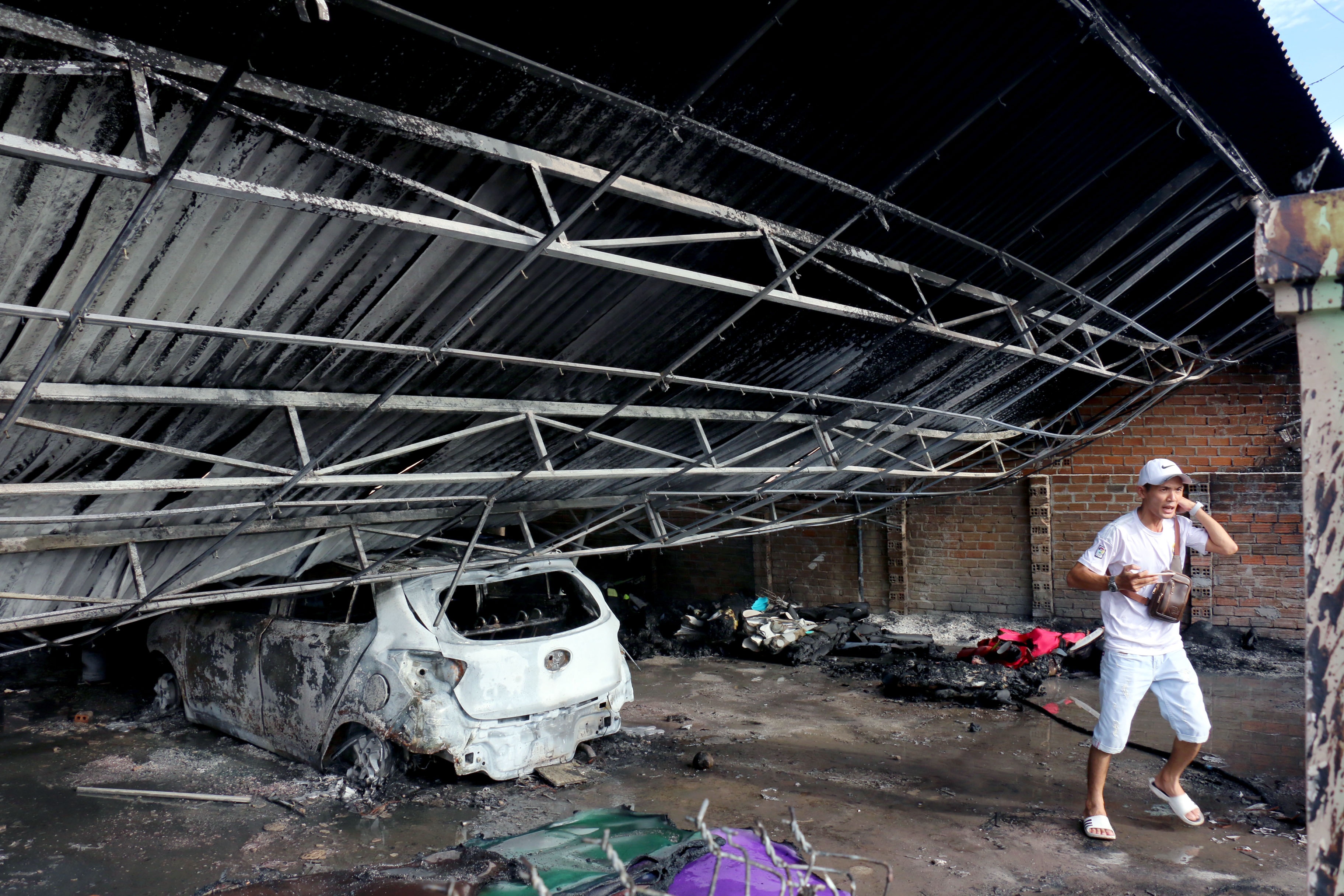 Hai oto cung kho phe lieu hon 1.000 m2 bi thieu rui hinh anh