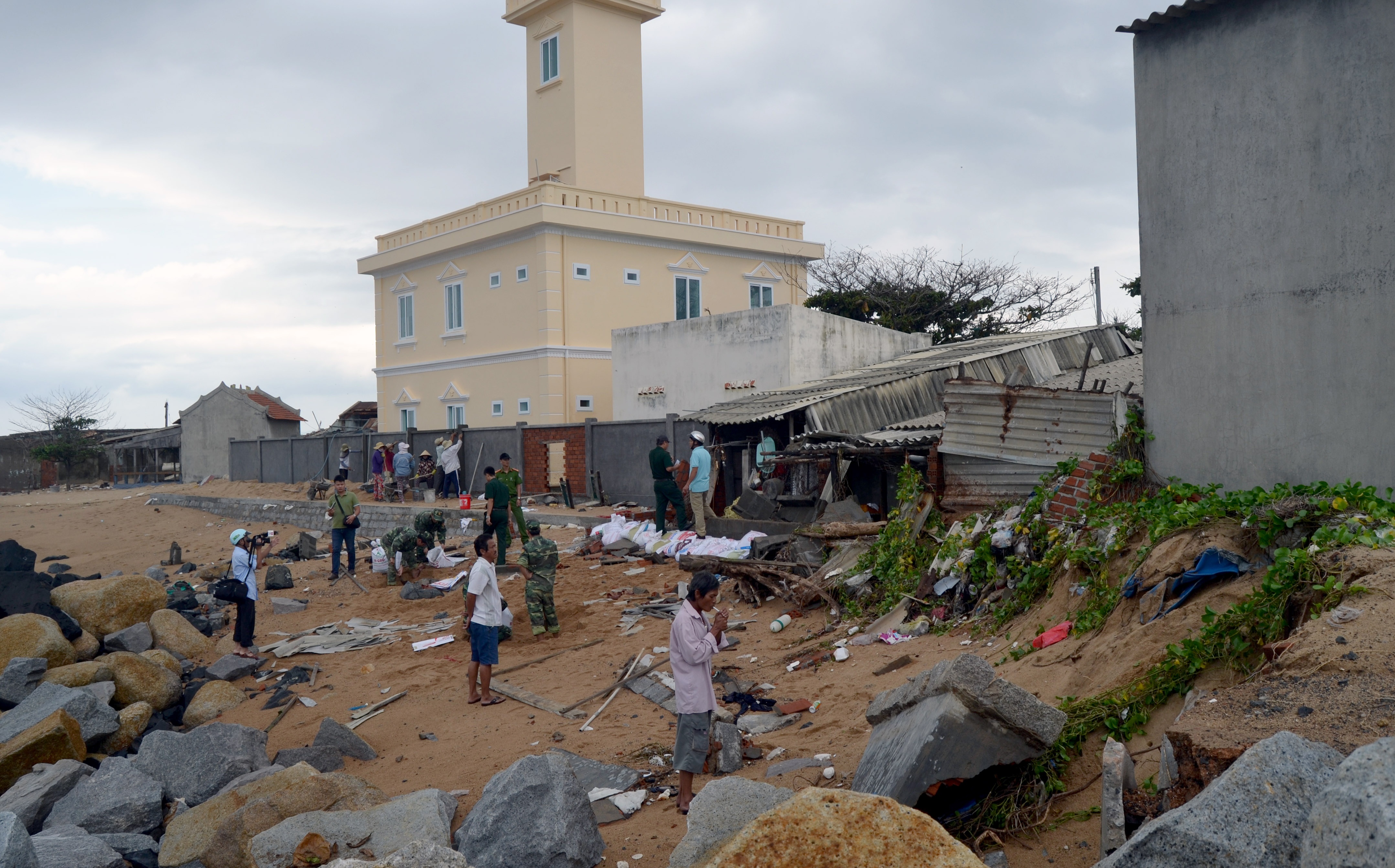Trieu cuong uy hiep 40 ho dan va Tram hai dang Da Rang hinh anh