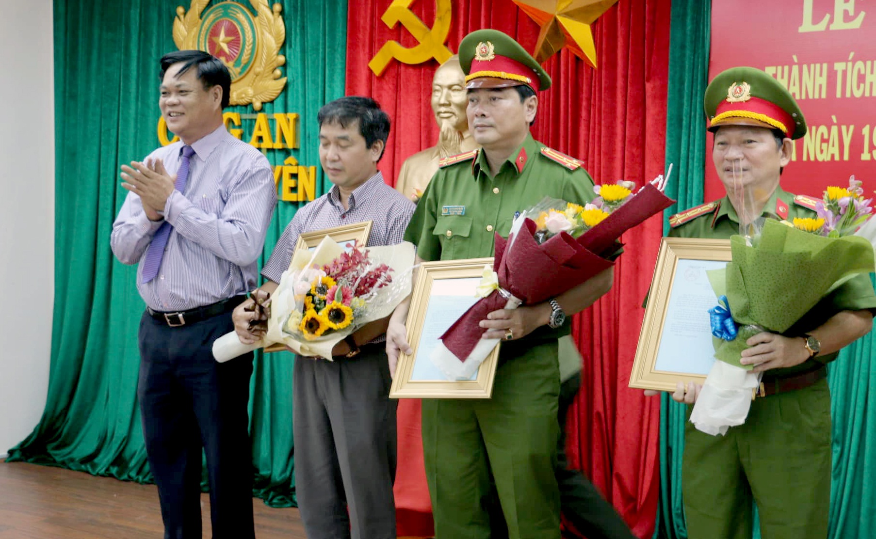 cướp tiền, vàng ở Phú Yên ảnh 3 cuop tien, vang o Phu Yen anh 3