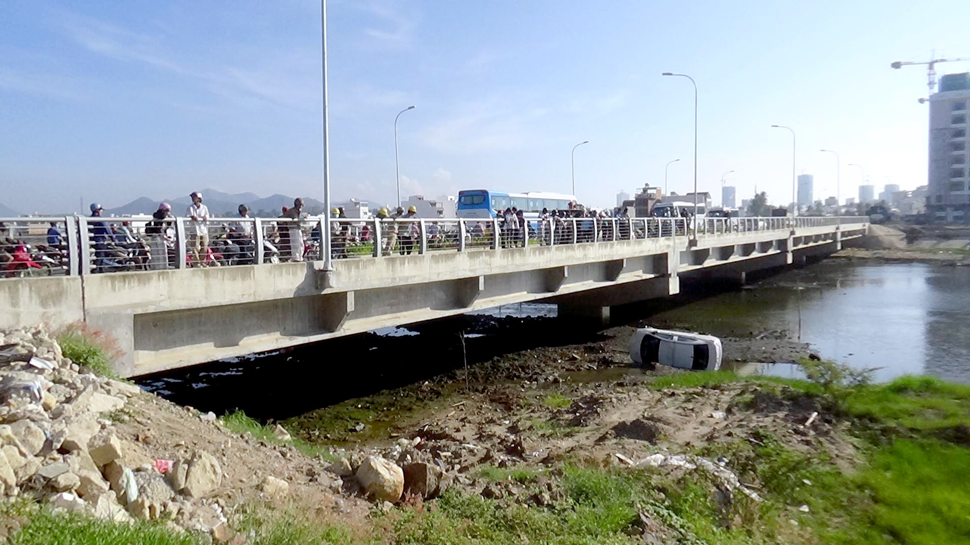 Tai nạn trên đường Võ Nguyên Giáp ảnh 1 Tai nan tren duong Vo Nguyen Giap anh 1