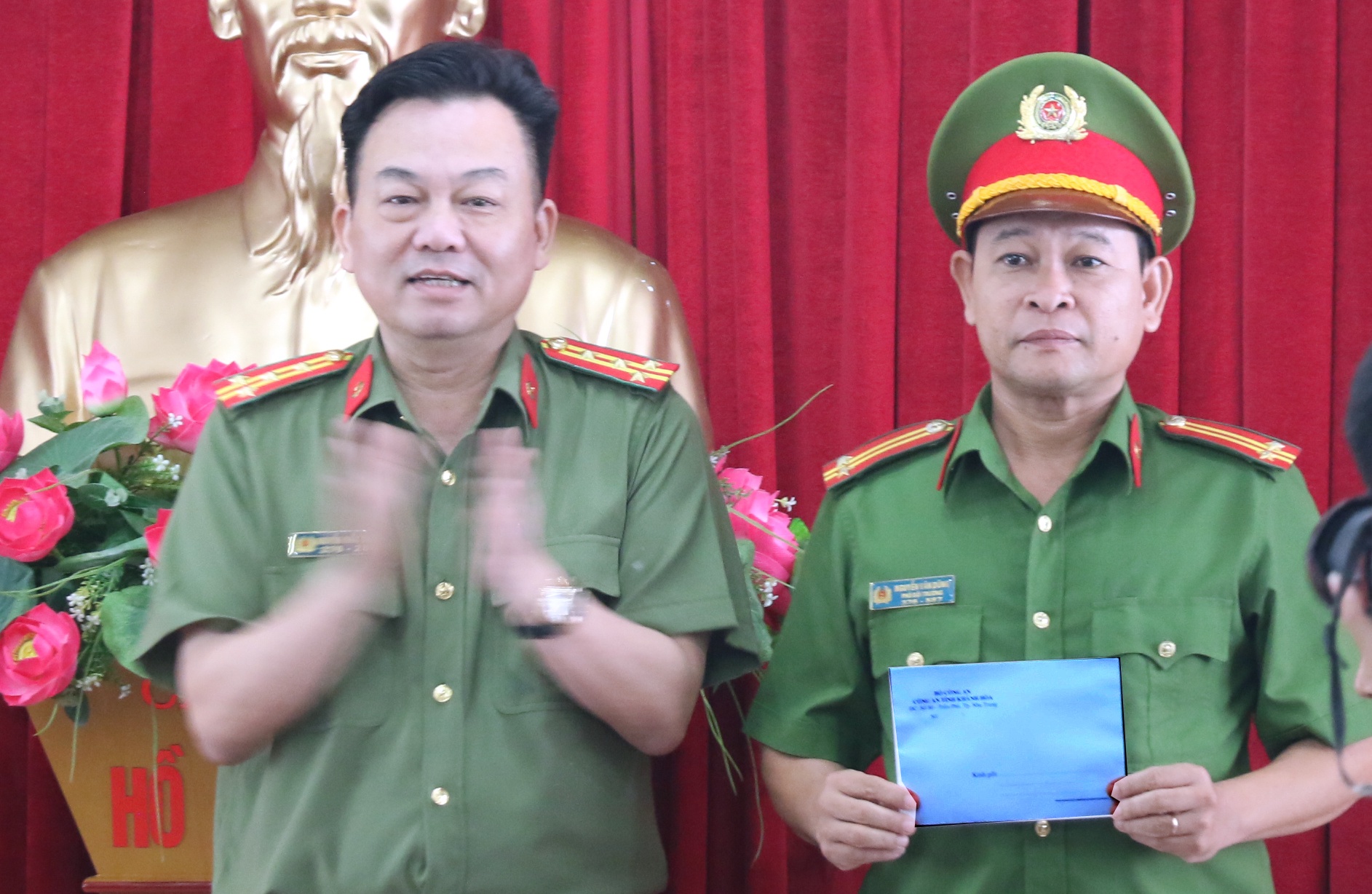 Thưởng nóng ban chuyên án ma túy ảnh 1 Thuong nong ban chuyen an ma tuy anh 1