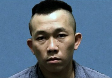 Bat thanh nien chan duong ban guc doi thu hinh anh