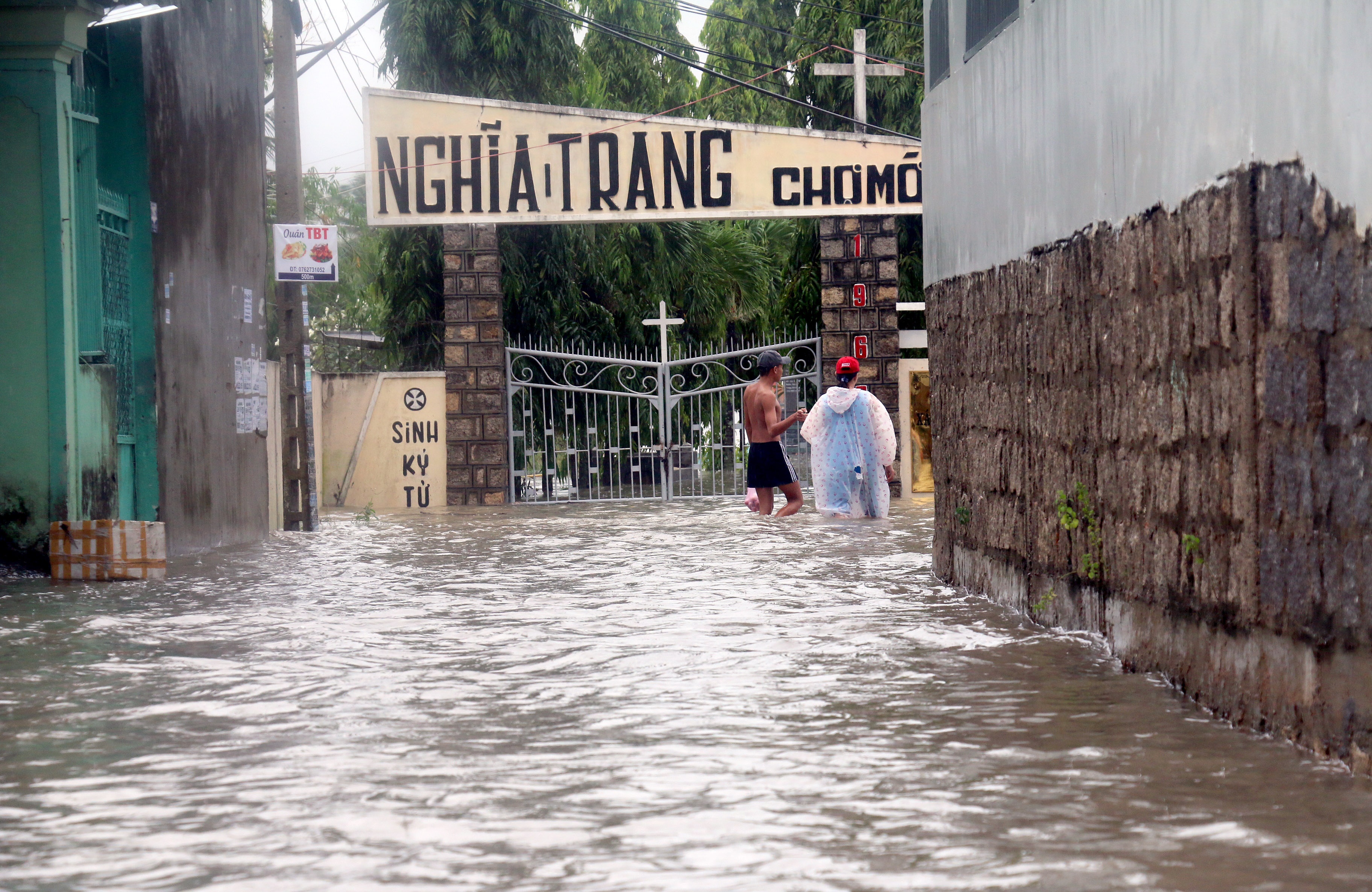 Nha Trang ngap bao so 8 anh 6