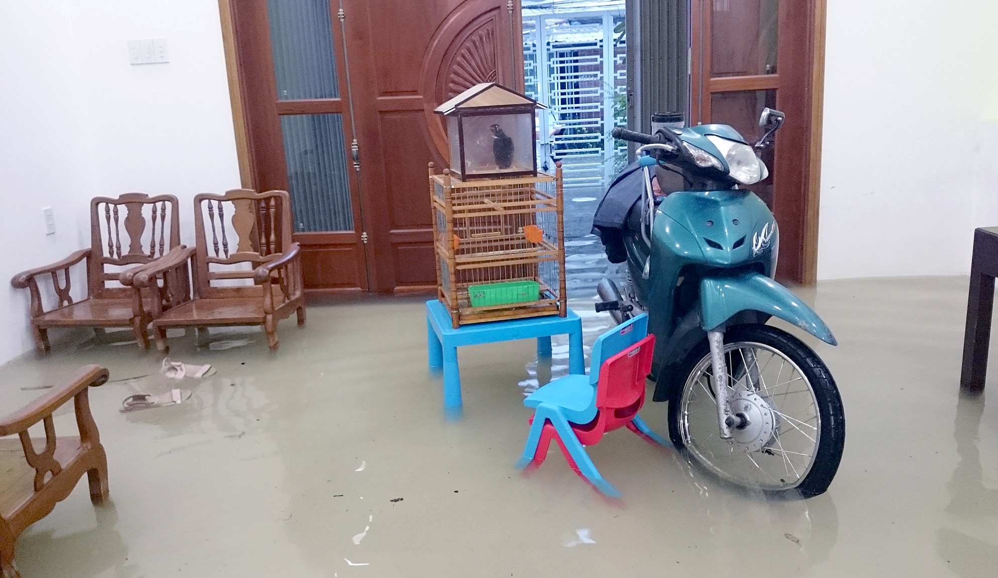 Nha Trang ngap bao so 8 anh 7