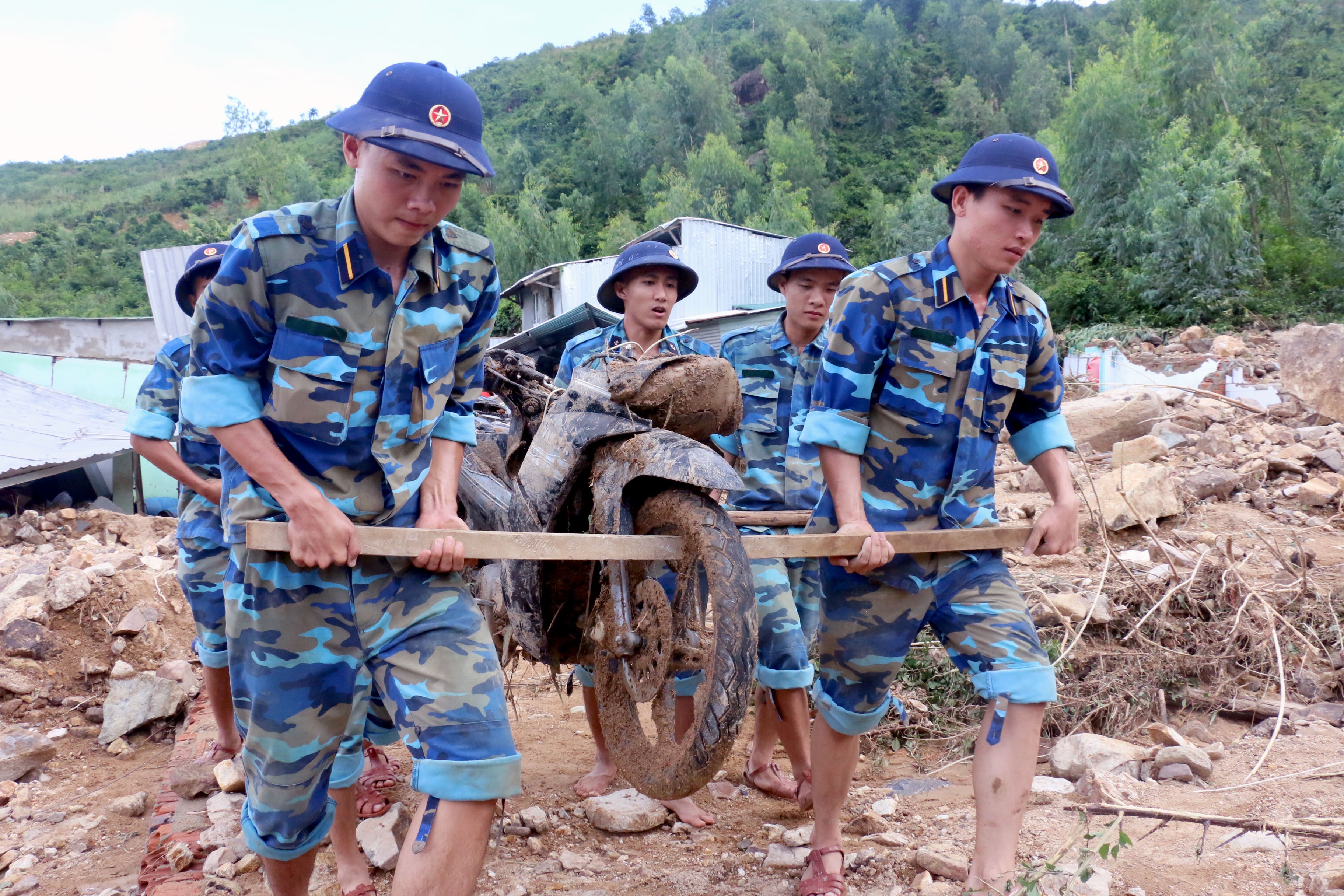 Sat lo nui o Nha Trang anh 8