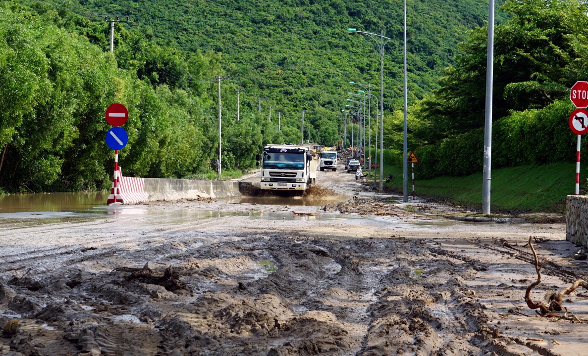 Sạt lở ở Nha Trang ảnh 2 Sat lo o Nha Trang anh 2