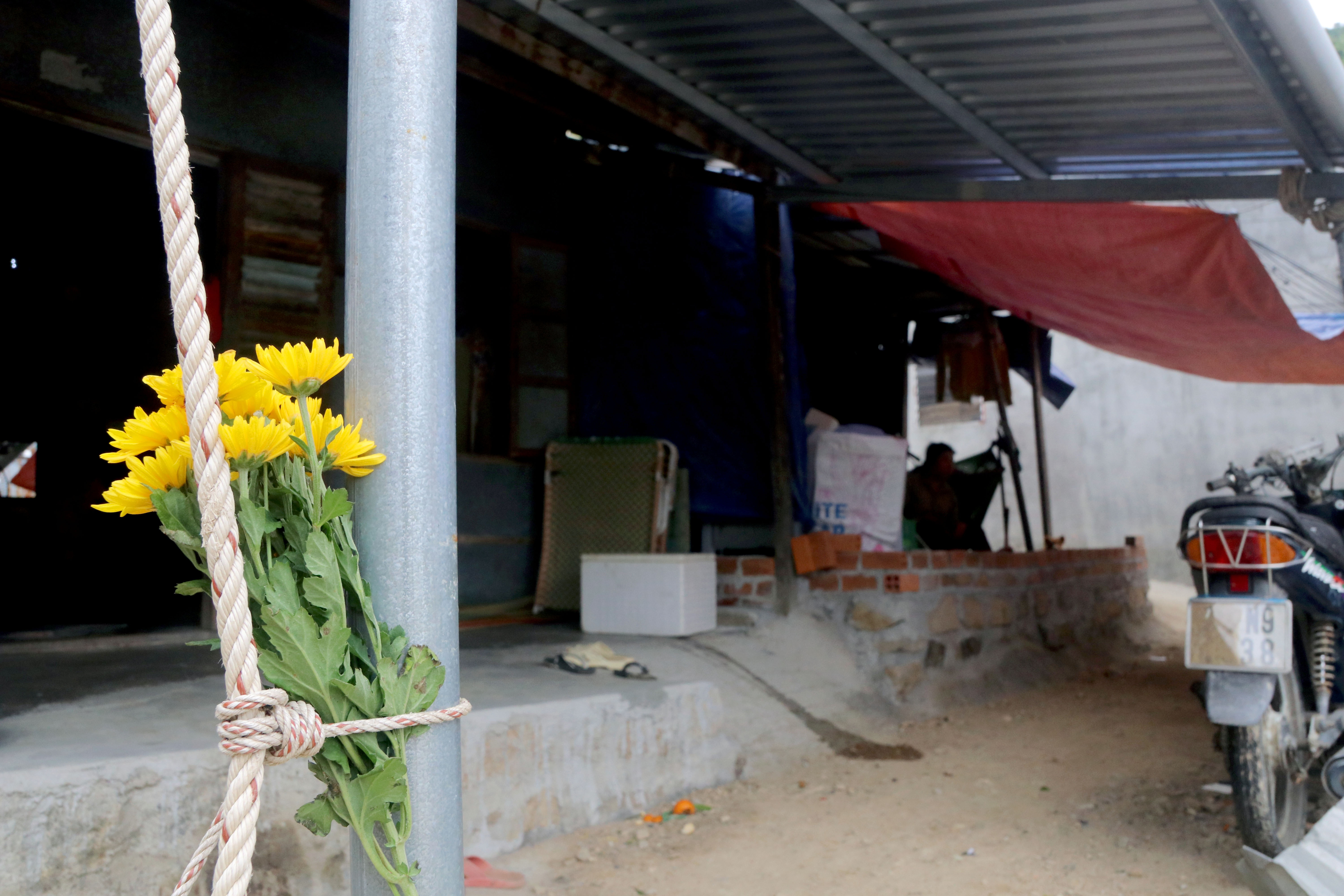 Tet buon o xom sat lo khien 12 nguoi chet hinh anh