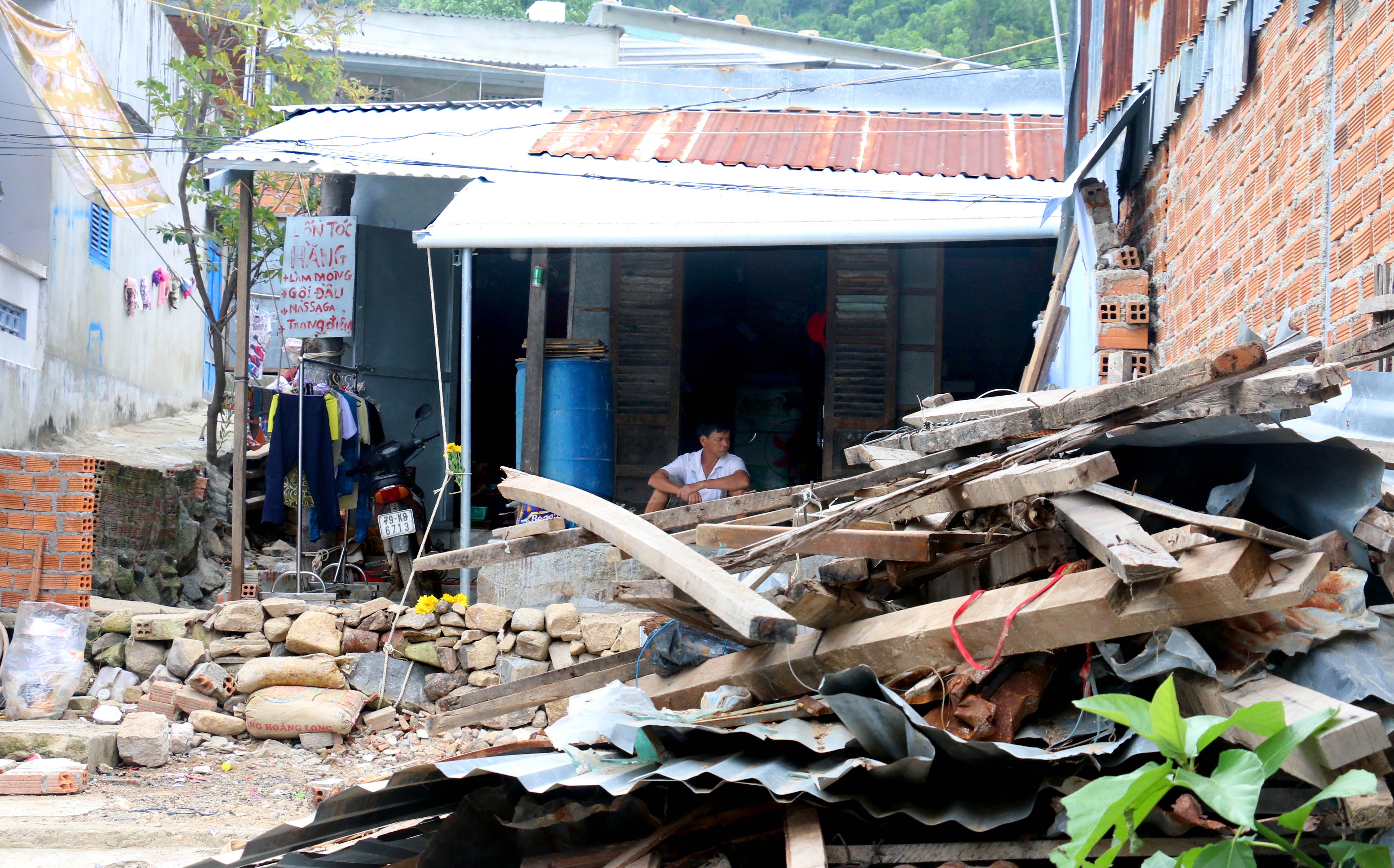 Xom Nui sat lo anh 14