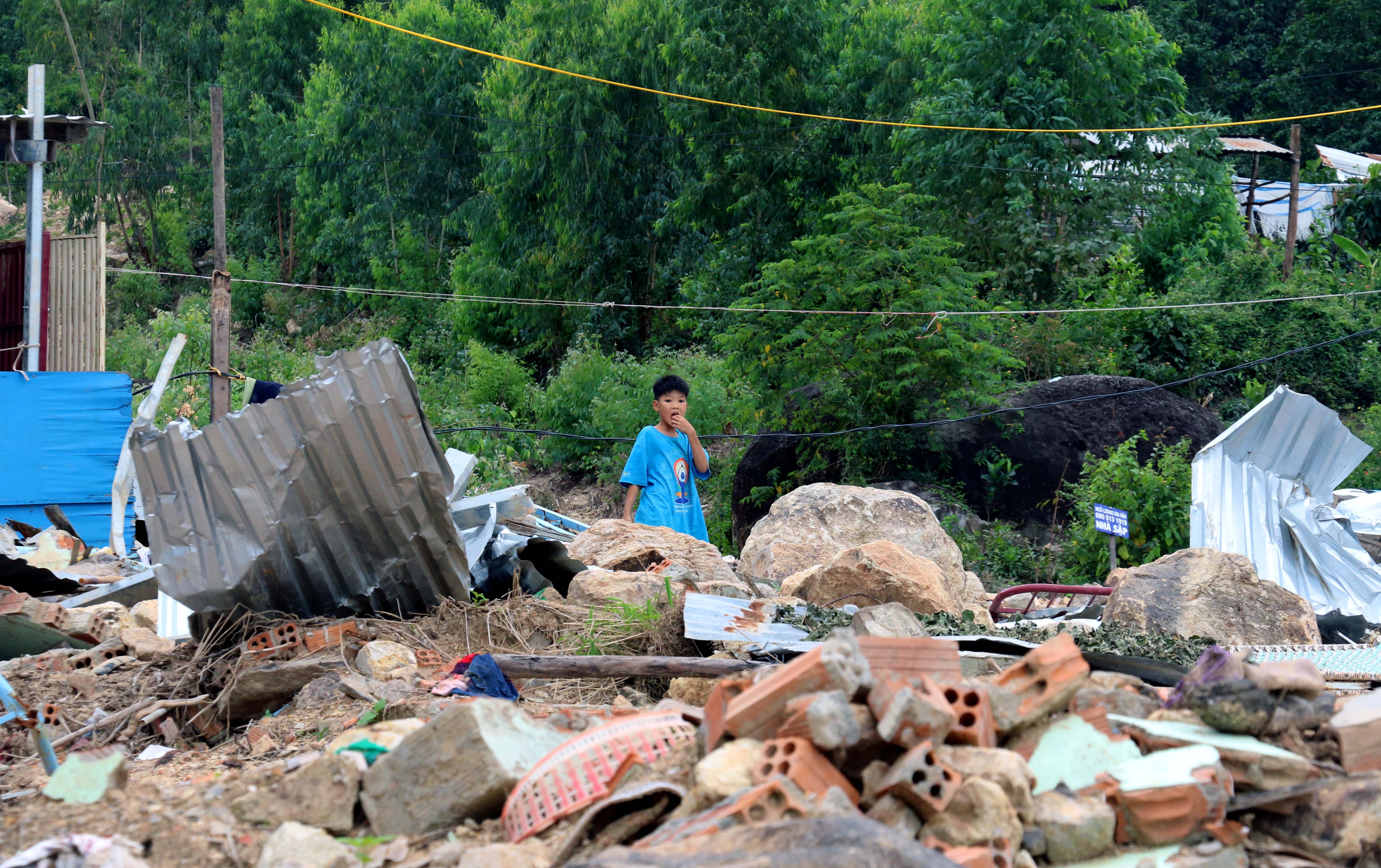 Xom Nui sat lo anh 17