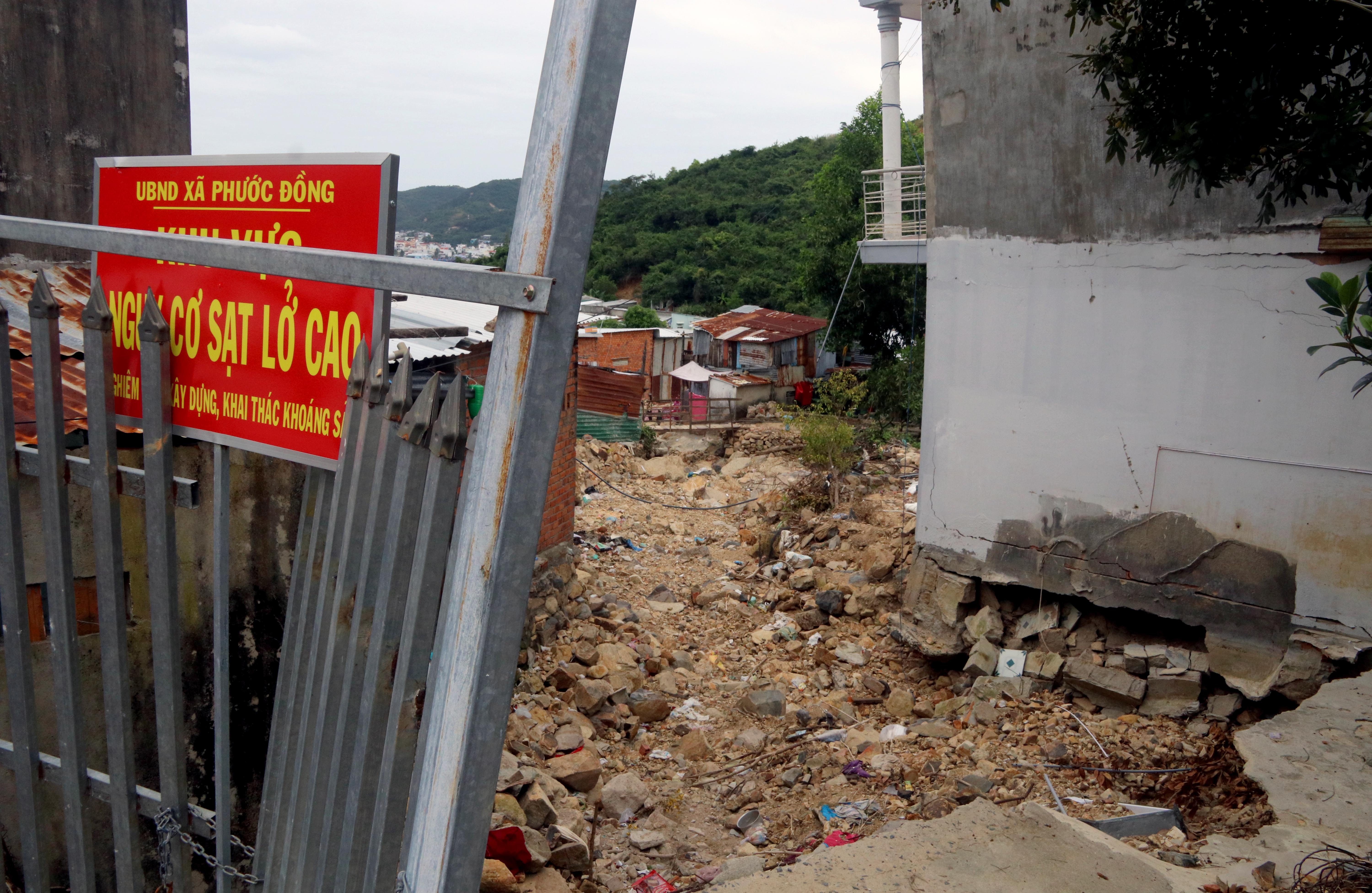 Xom Nui sat lo anh 2