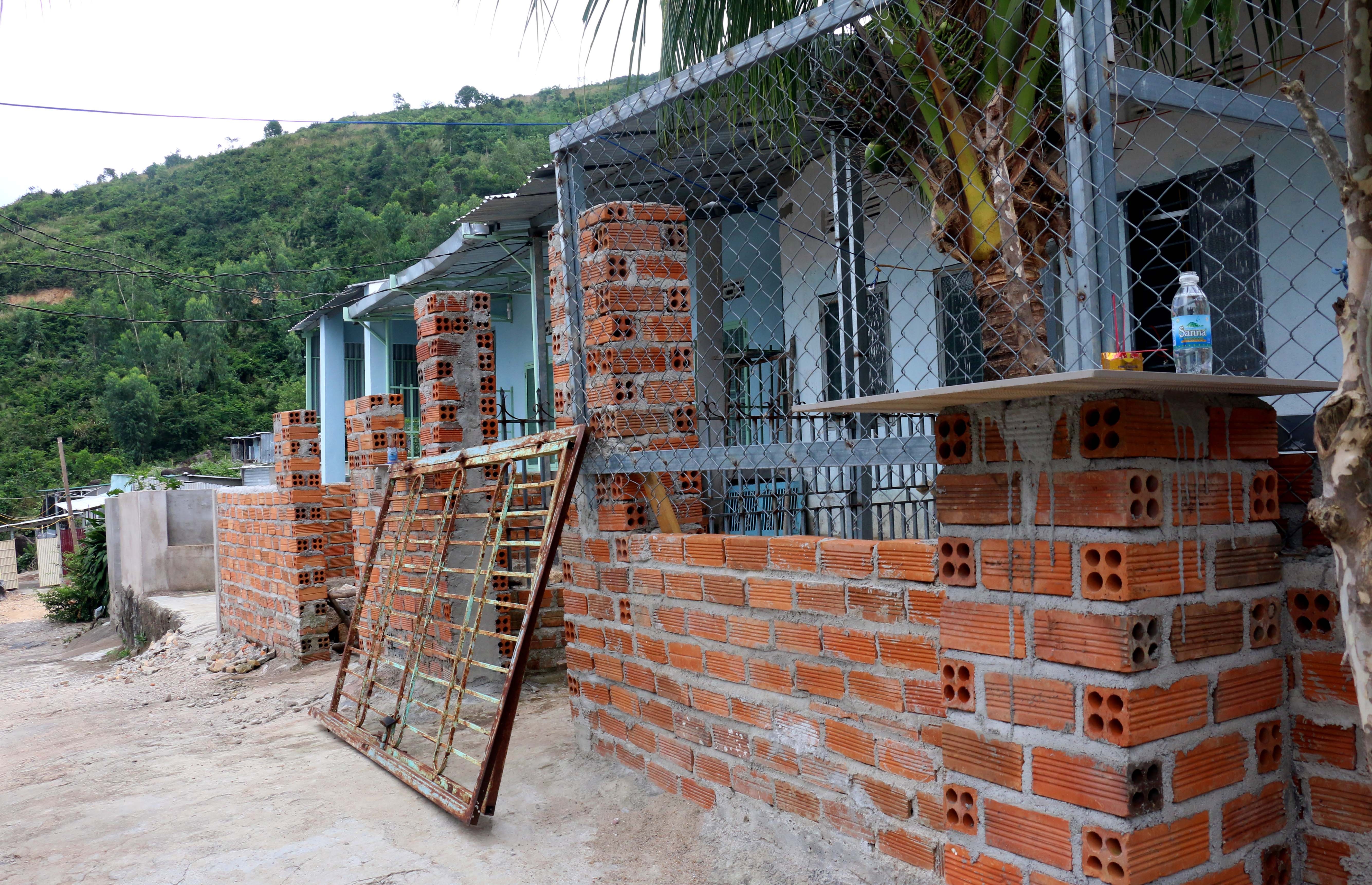 Xom Nui sat lo anh 3