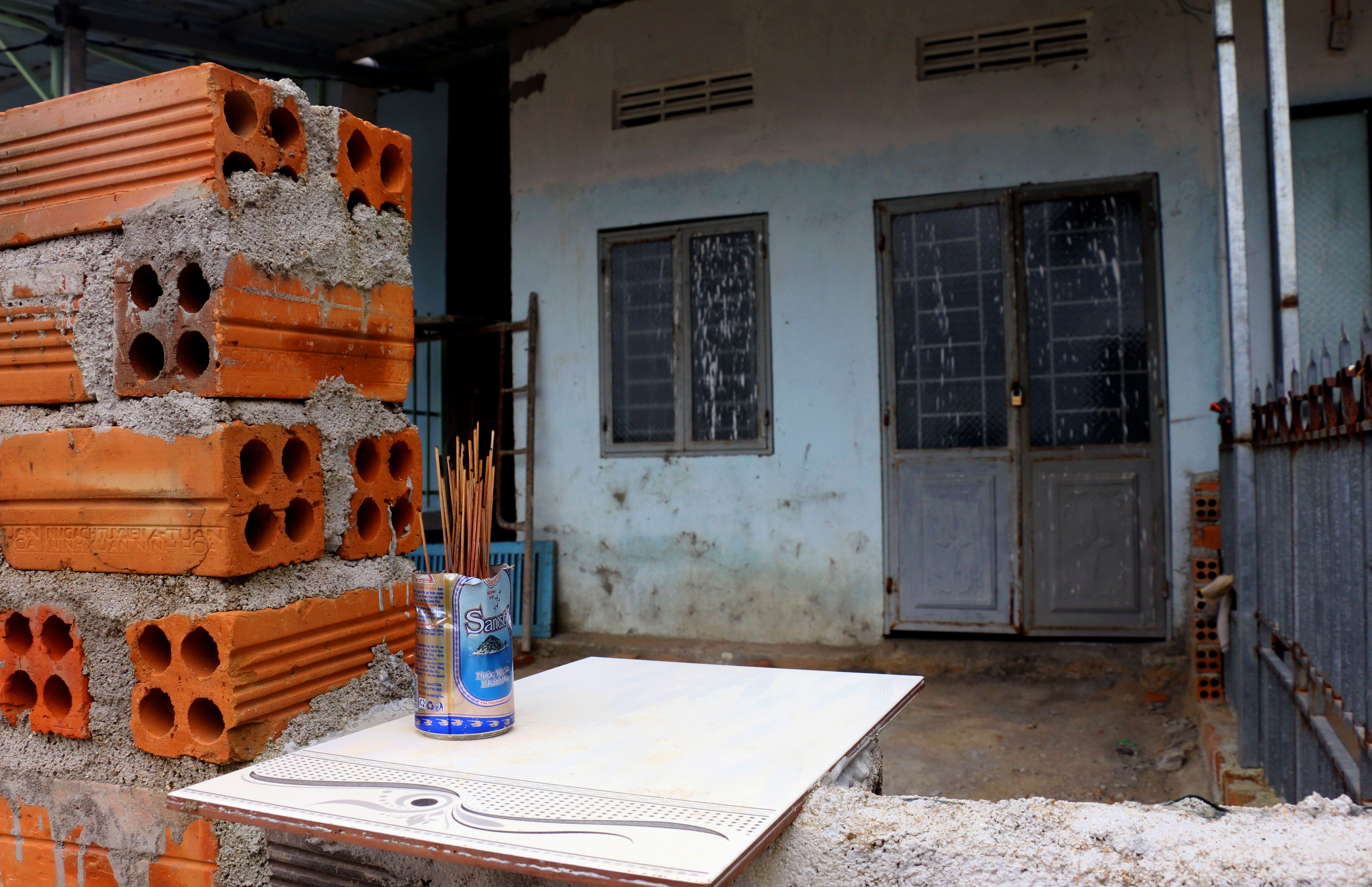 Xom Nui sat lo anh 4