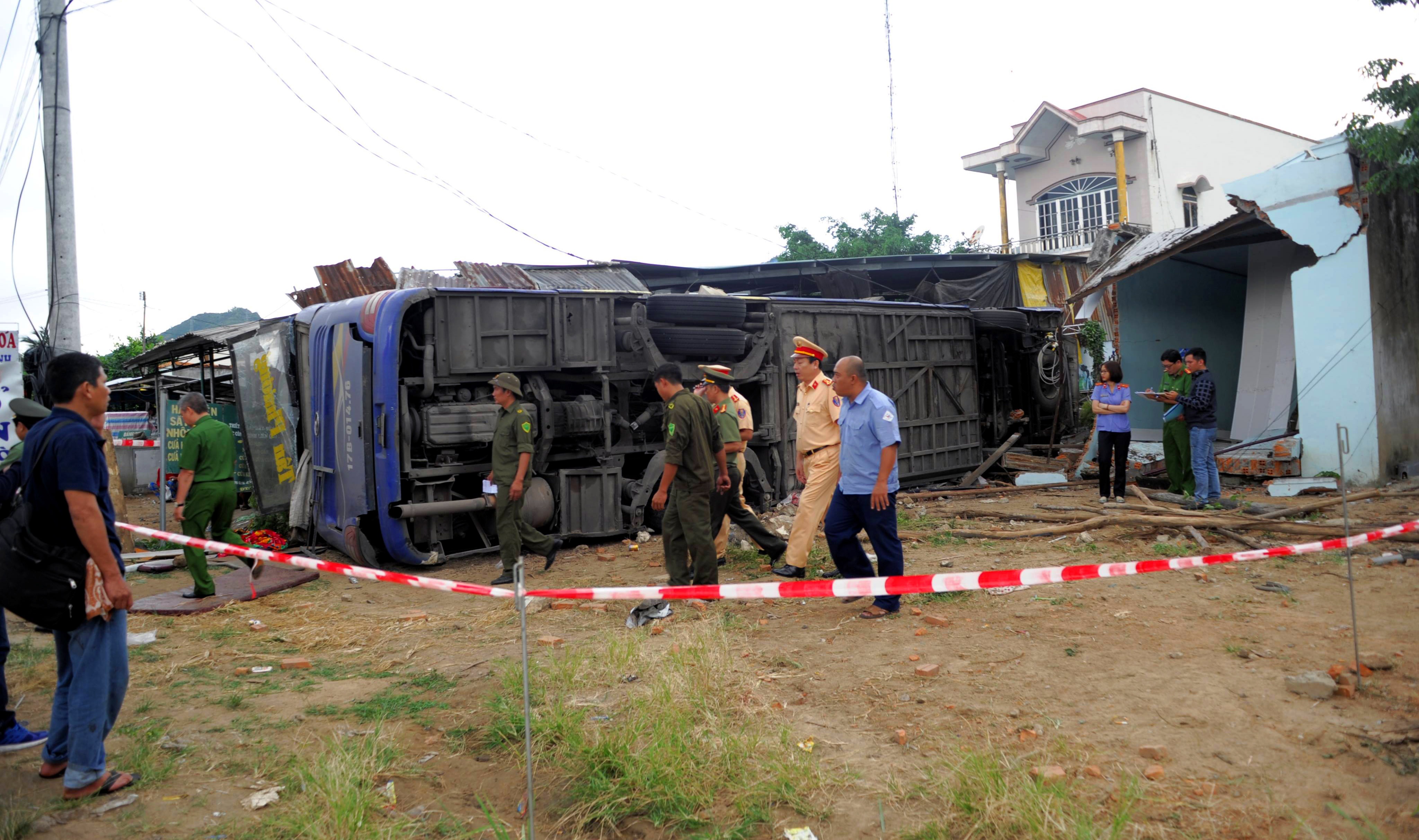 Tai nan xe khach anh 7