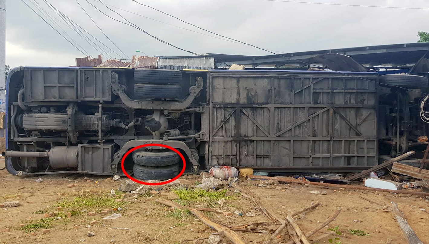 Tai nan xe khach anh 3