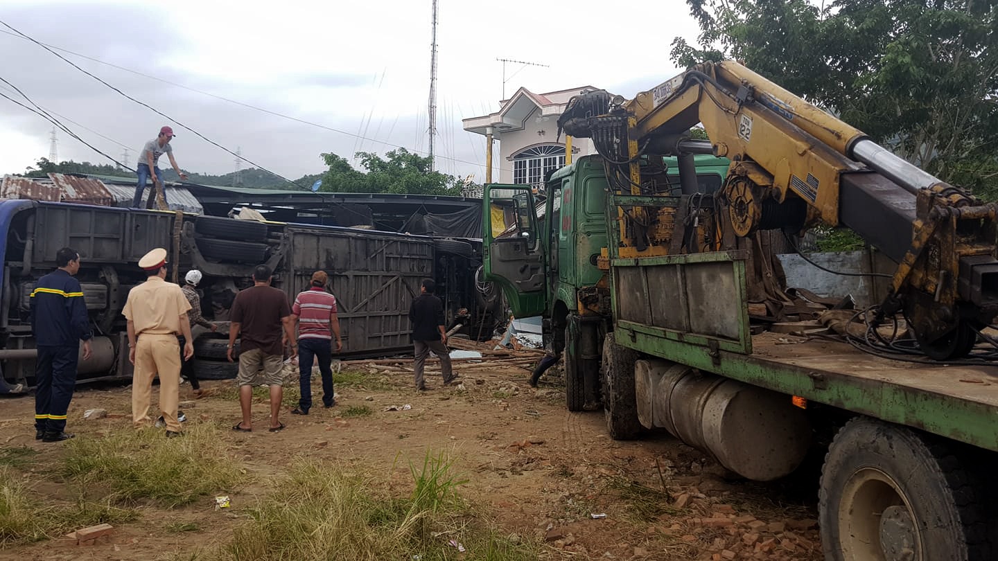 Tai nan xe khach anh 5