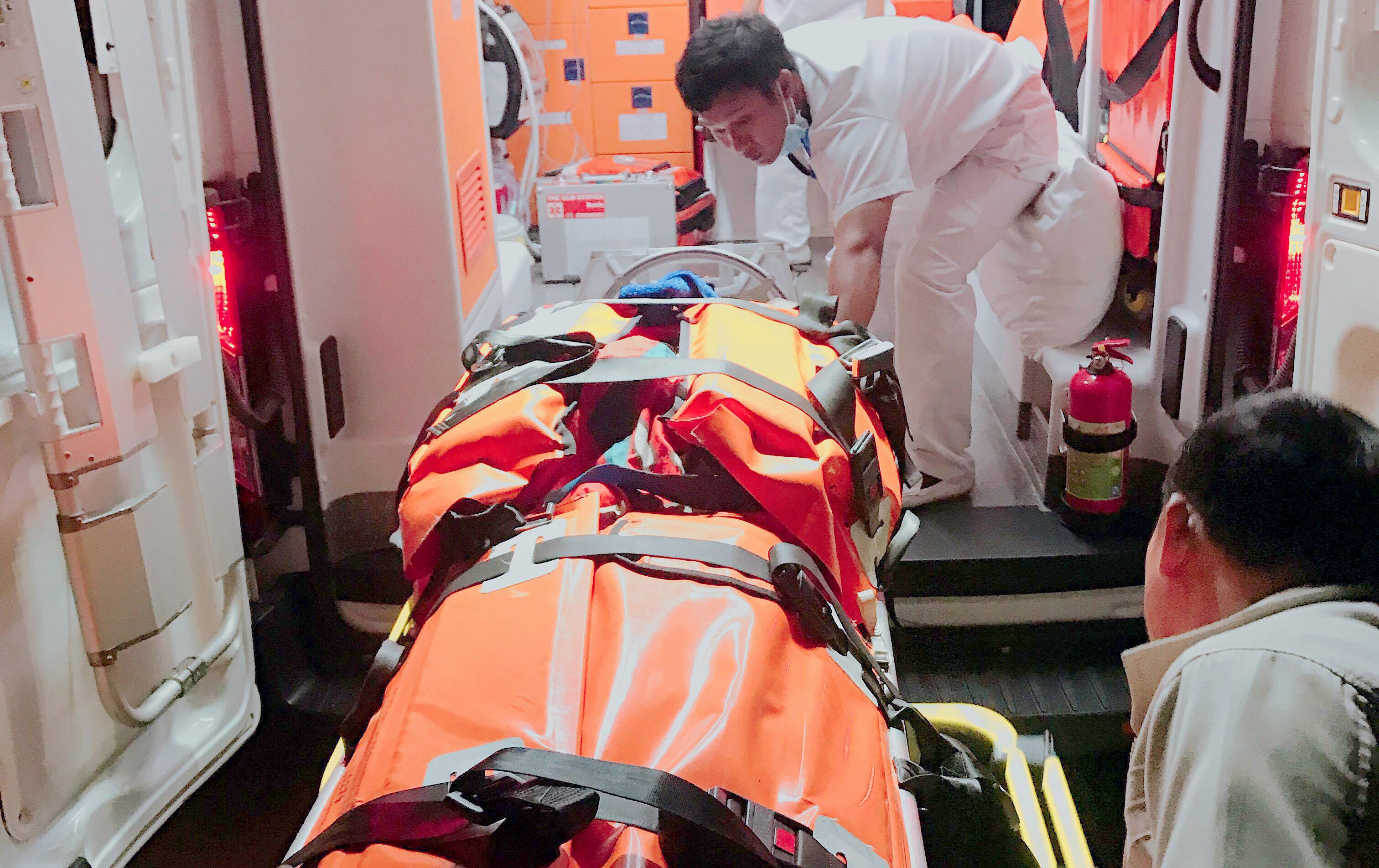 Cuu thuyen vien Philippines bi dien giat bat tinh hinh anh