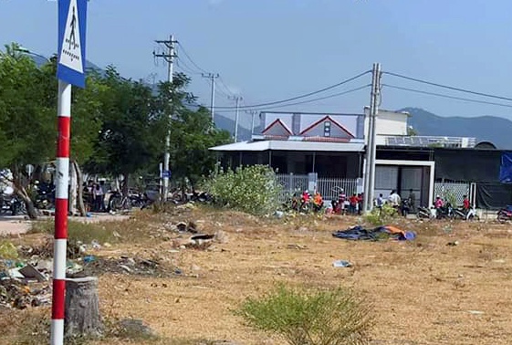 Ga chong dam vo tu vong roi tu tu hinh anh