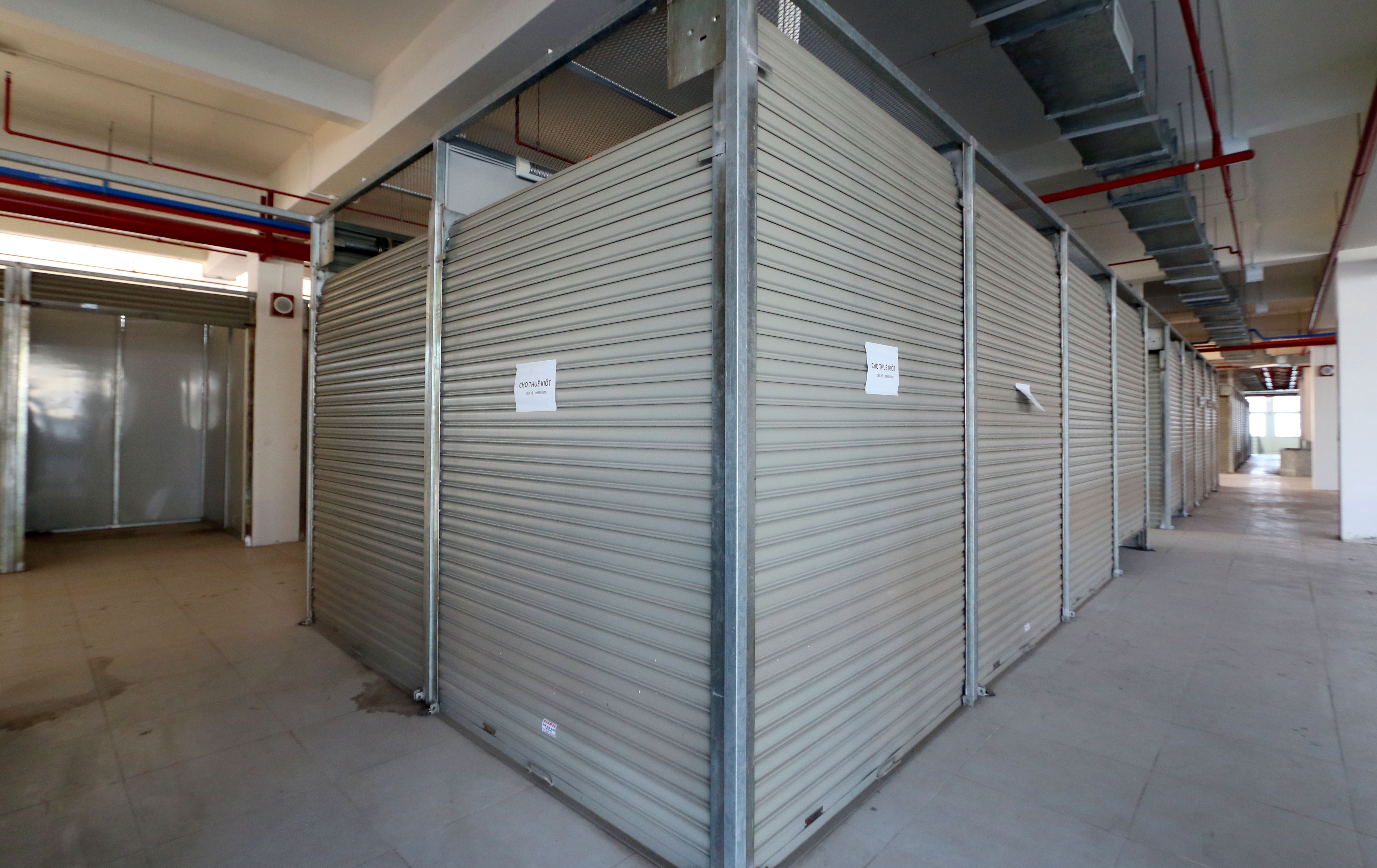 Cho Dam moi o Nha Trang e khach, hang tram tieu thuong rao ban sap hinh anh