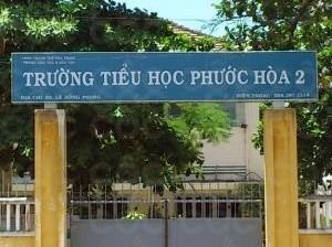 Nguoi dan ong len vao truong tieu hoc dinh dam o nu sinh lop 5 hinh anh