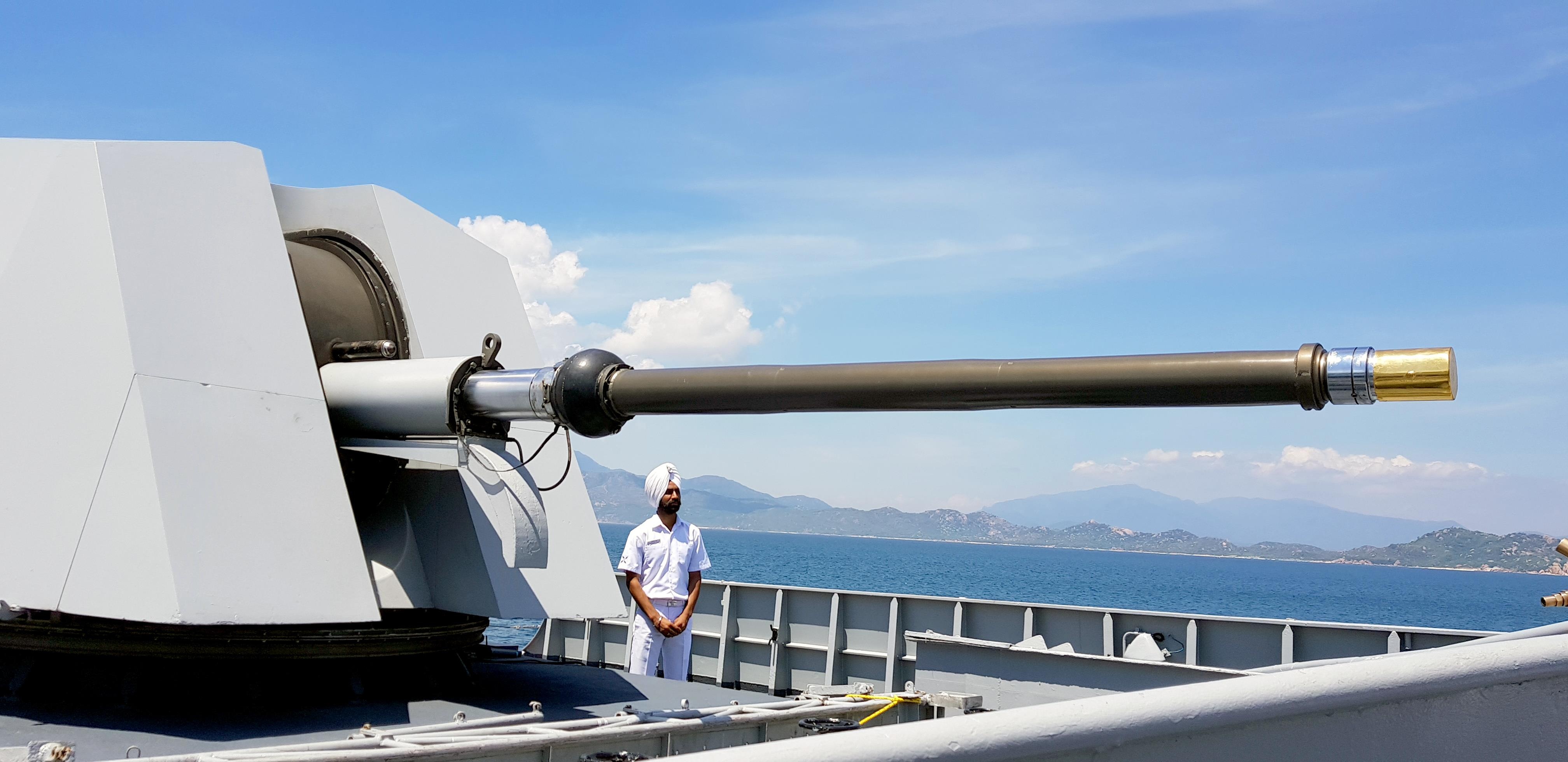 Tau khu truc Hai quan An Do cap cang Cam Ranh hinh anh