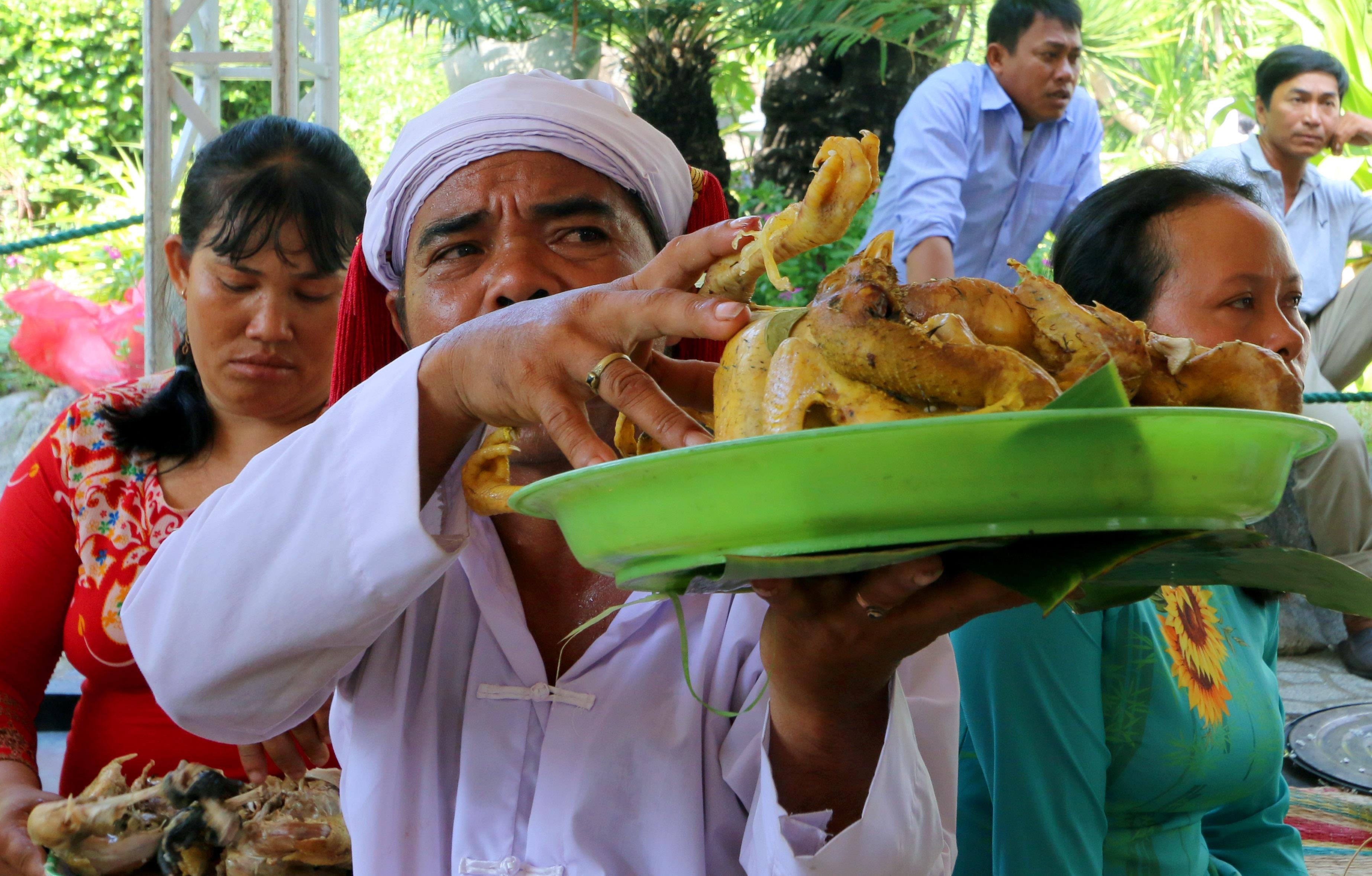 Le hoi thap ba Ponagar anh 4