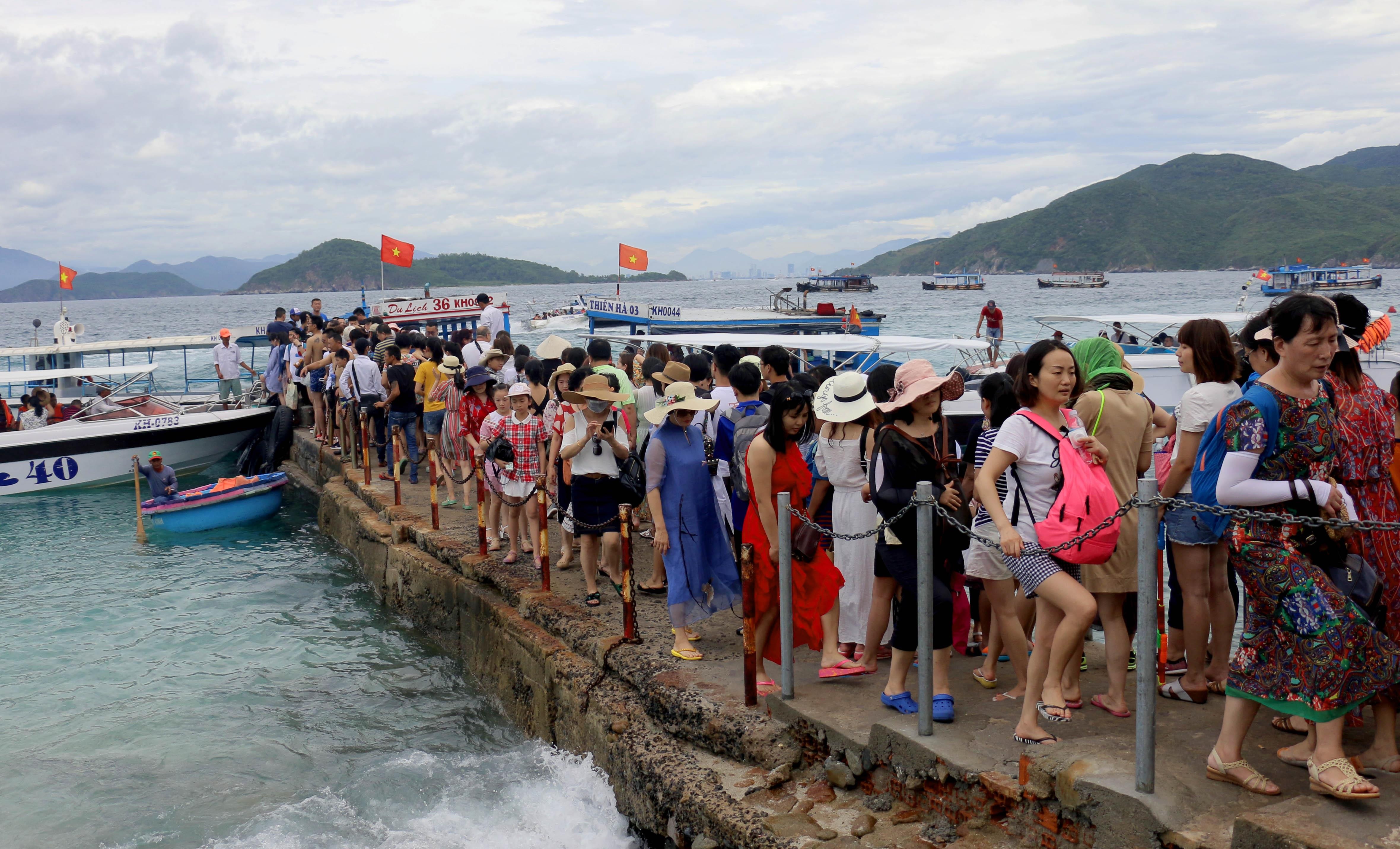 Chặt chém dịp lễ ảnh 1 Chat chem dip le anh 1