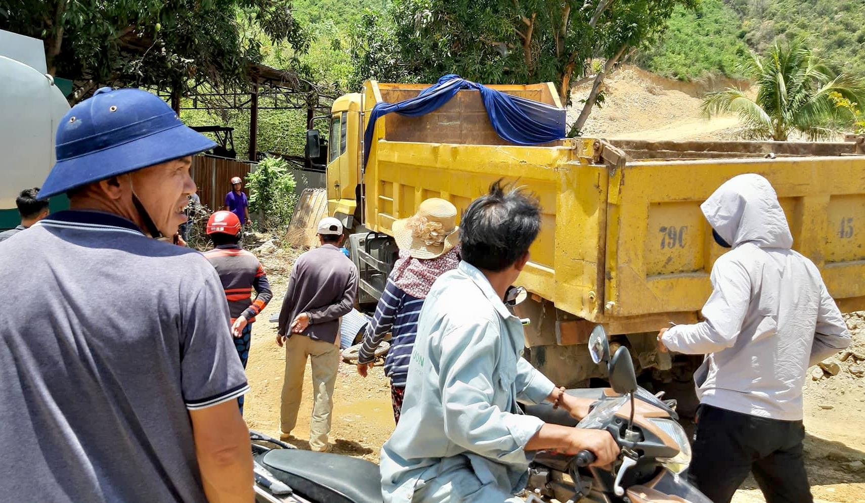 Nam sinh lop 9 tu vong khi va cham voi xe ben hinh anh