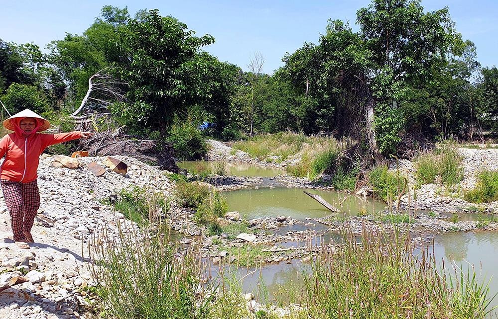 Nhay xuong suoi tam, nam sinh lop 4 lot ho sau tu vong hinh anh