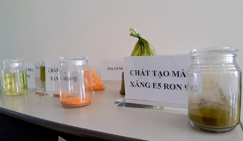 kho pha chế xăng giả của Trịnh Sướng ảnh 10 kho pha che xang gia cua Trinh Suong anh 10