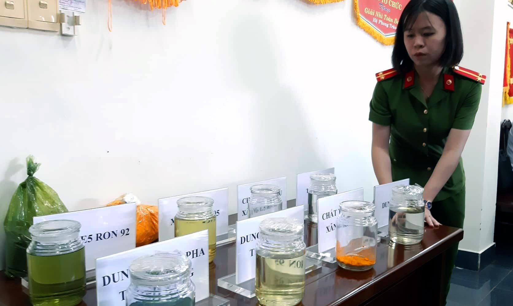 kho pha chế xăng giả của Trịnh Sướng ảnh 7 kho pha che xang gia cua Trinh Suong anh 7
