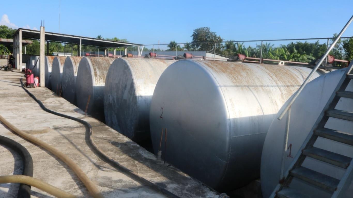 kho pha chế xăng giả của Trịnh Sướng ảnh 1 kho pha che xang gia cua Trinh Suong anh 1