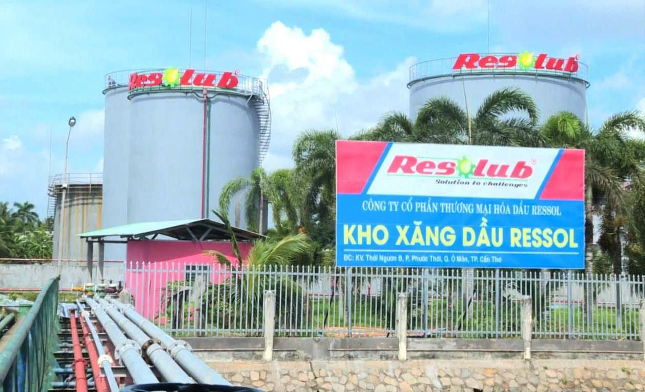 kho pha chế xăng giả của Trịnh Sướng ảnh 2 kho pha che xang gia cua Trinh Suong anh 2