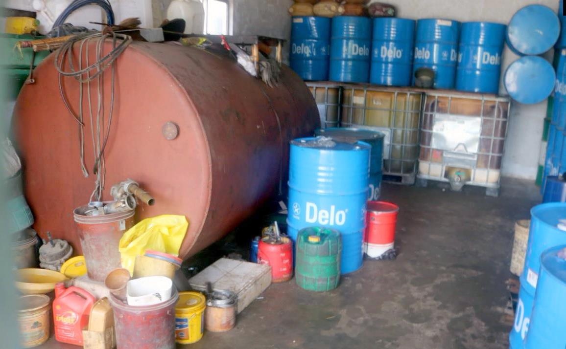 kho pha chế xăng giả của Trịnh Sướng ảnh 6 kho pha che xang gia cua Trinh Suong anh 6