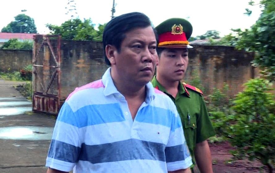 kho pha chế xăng giả của Trịnh Sướng ảnh 11 kho pha che xang gia cua Trinh Suong anh 11