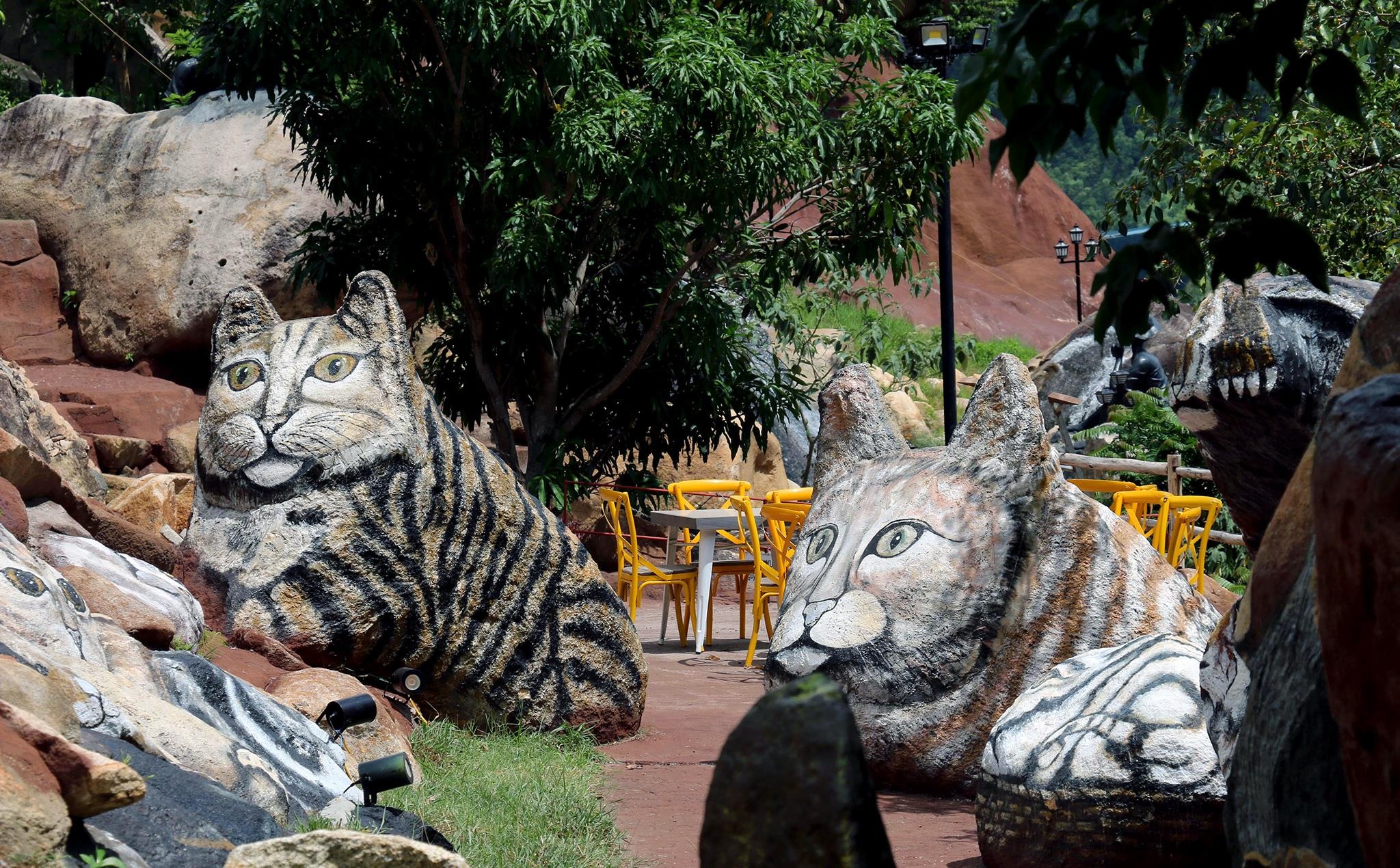 Mo hinh tau ngam anh 11