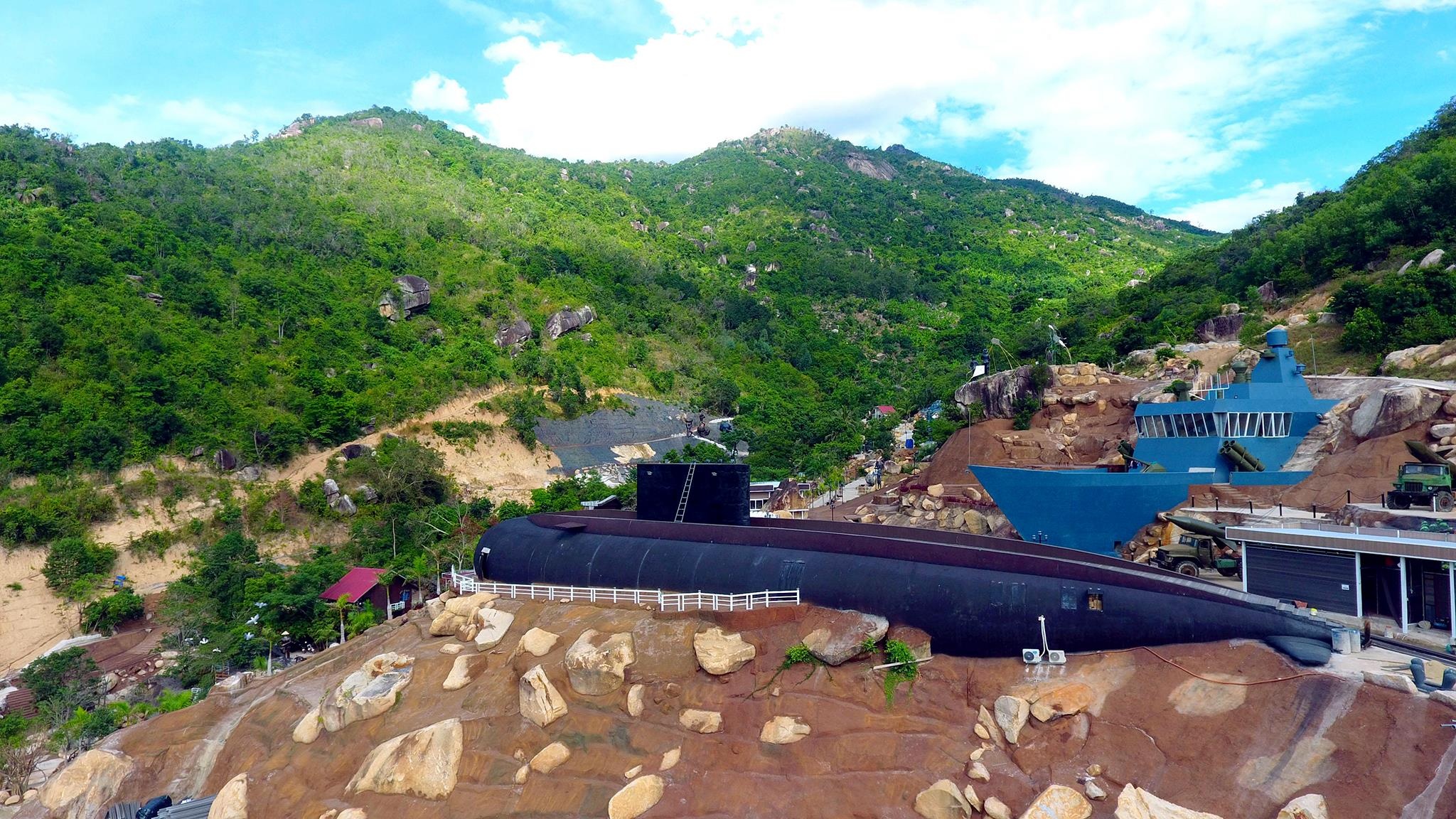 Mo hinh tau ngam anh 2