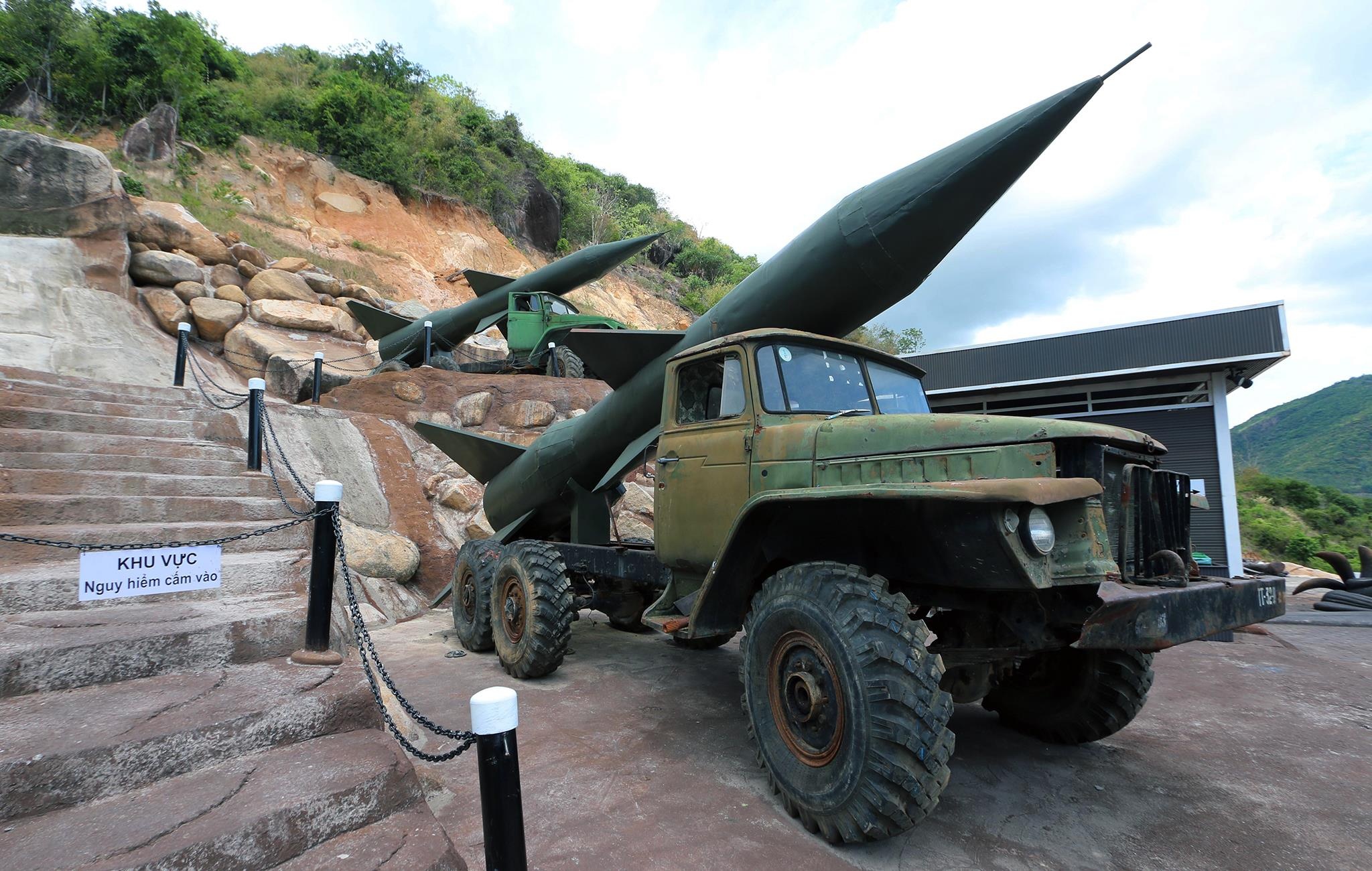 Mo hinh tau ngam anh 8