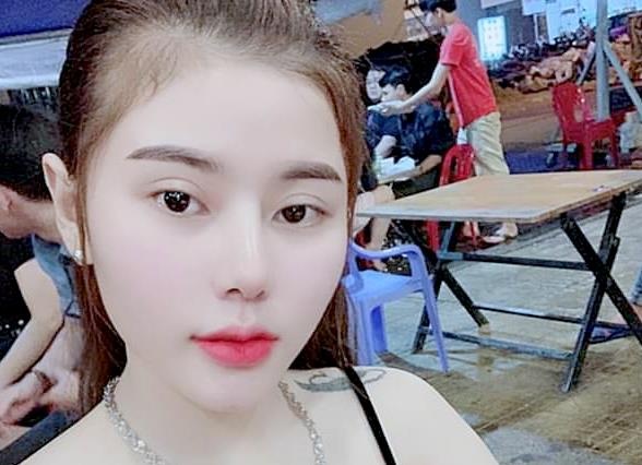 Co gai que tro thanh 'hot girl' buon thuoc lac hinh anh