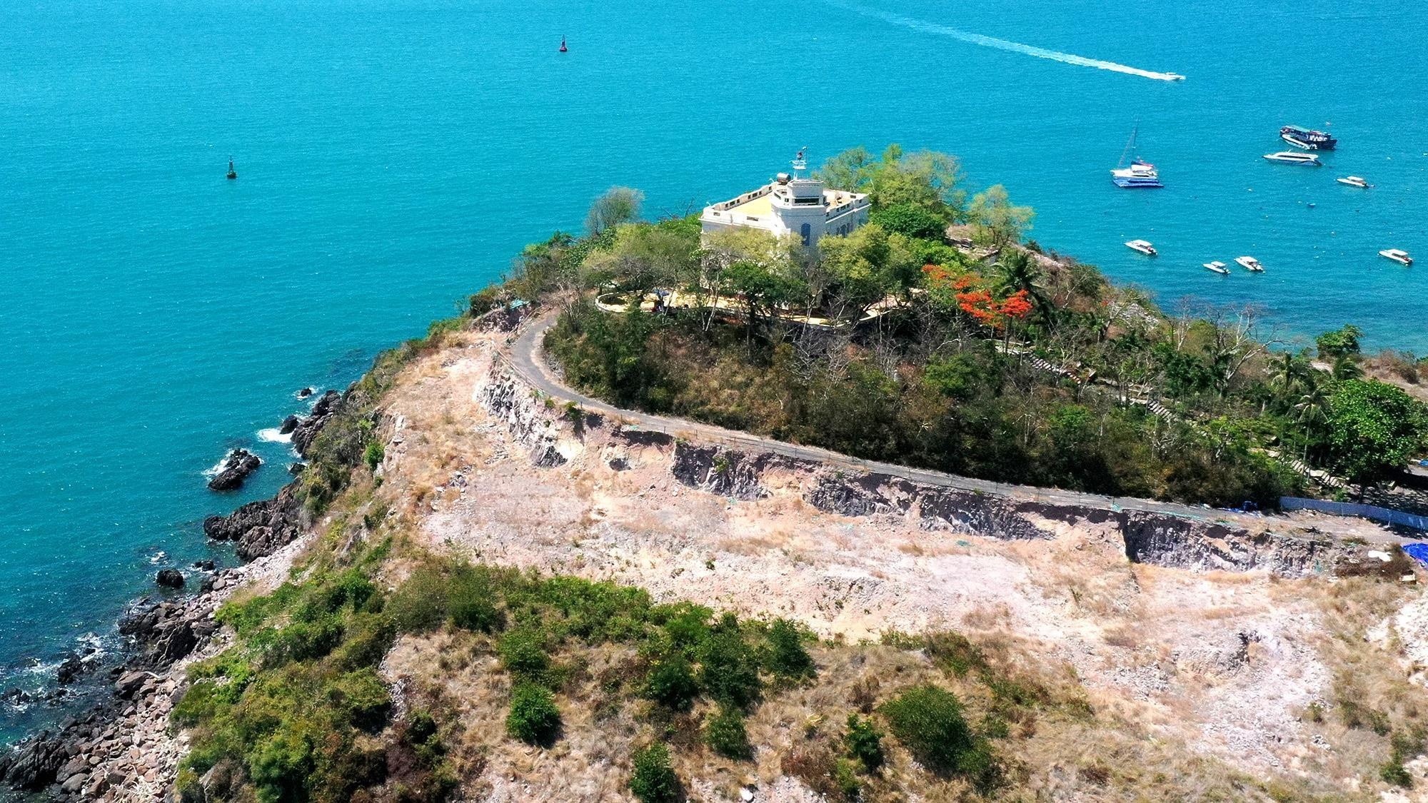 Bat chap lenh dinh chi, doanh nghiep pha tan hoang di tich lau Bao Dai hinh anh