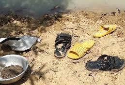 Tam ao, 4 chau be duoi nuoc hinh anh