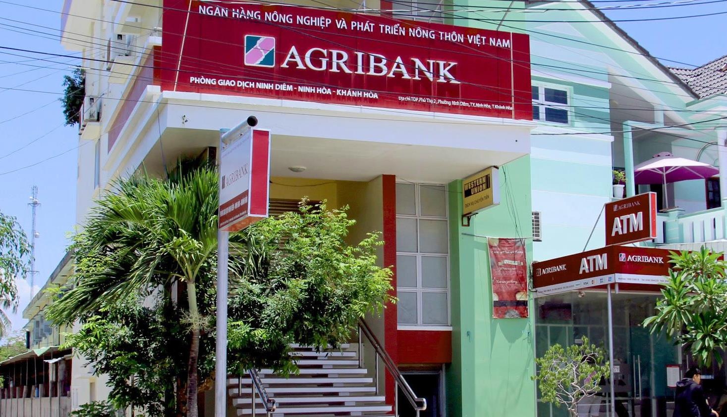 Ke toan phong giao dich Agribank gia chu ky rut cua khach gan 56 ty hinh anh
