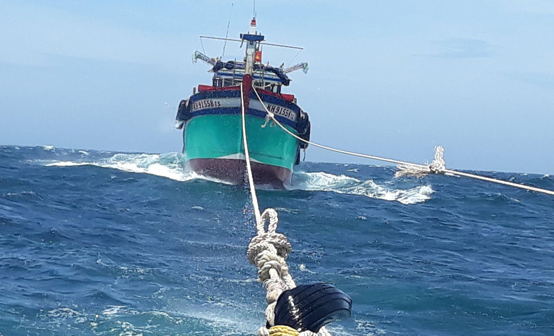 Cuu nan thanh cong 2 tau ca anh 1