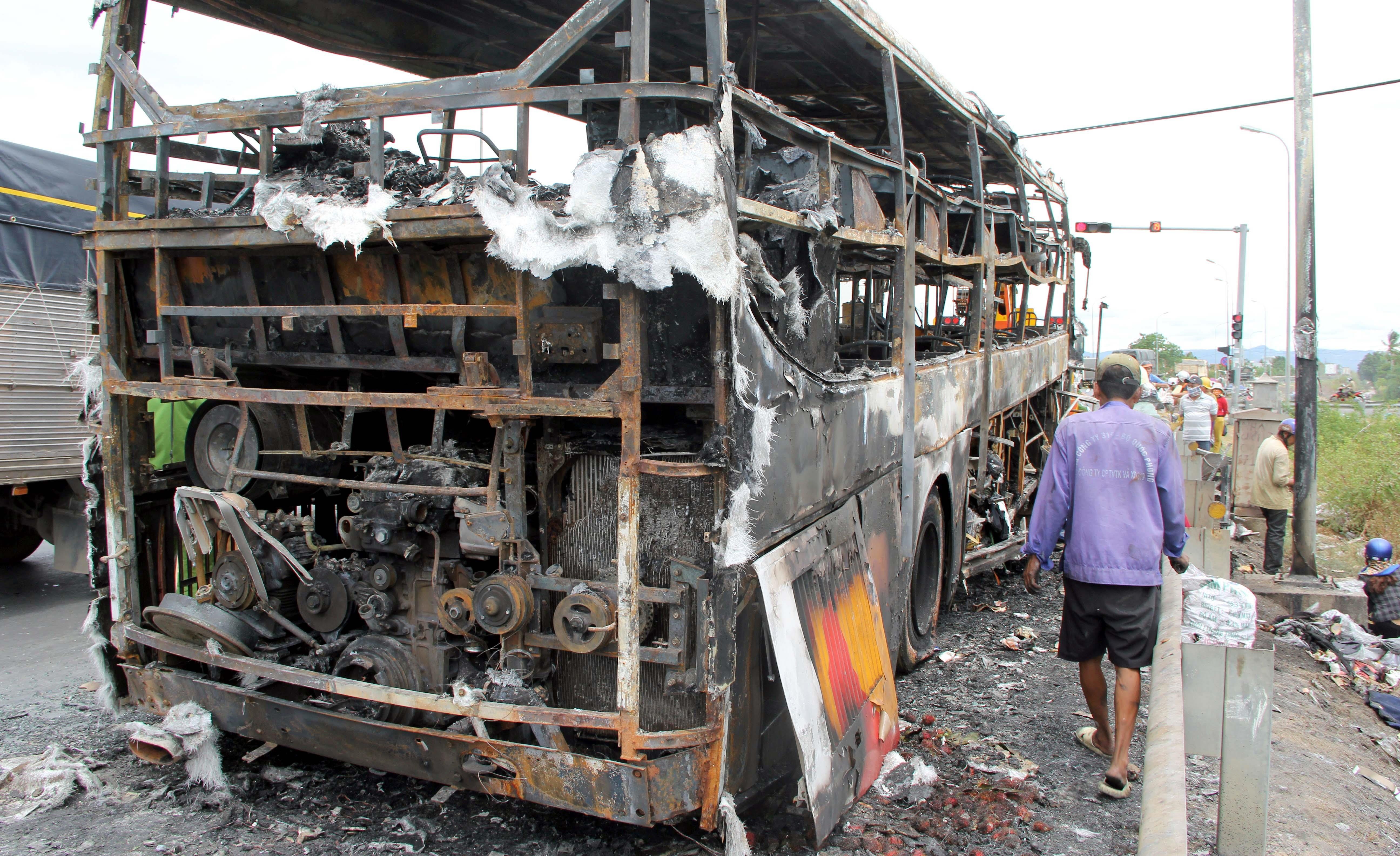 Xe khách cháy ở Phú Yên ảnh 1 Xe khach chay o Phu Yen anh 1